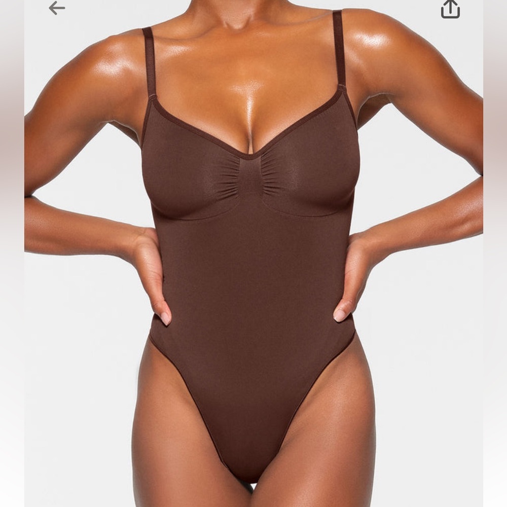 SEAMLESS SCULPT THONG BODYSUIT